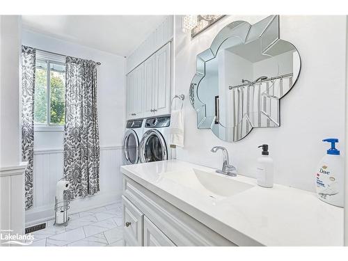 4 Harben Court, Collingwood, ON - Indoor Photo Showing Laundry Room