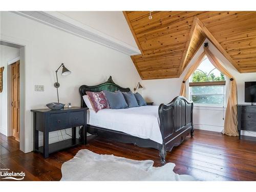 129 Snowbridge Way, The Blue Mountains, ON - Indoor Photo Showing Bedroom