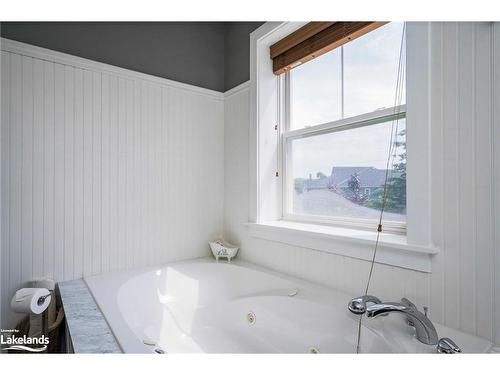 129 Snowbridge Way, The Blue Mountains, ON - Indoor Photo Showing Bathroom