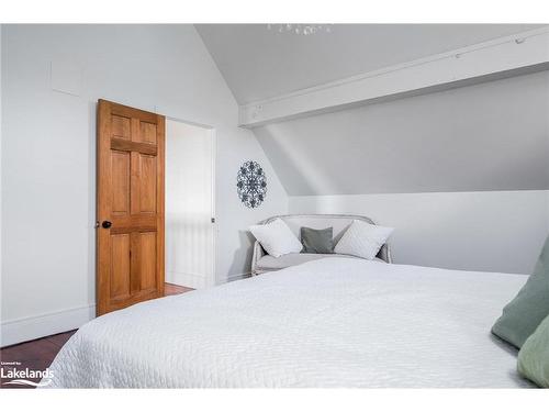 129 Snowbridge Way, The Blue Mountains, ON - Indoor Photo Showing Bedroom