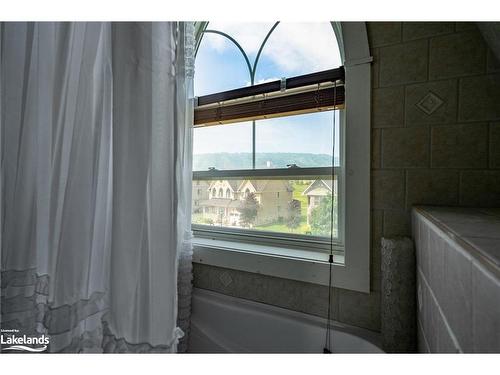 129 Snowbridge Way, The Blue Mountains, ON - Indoor Photo Showing Bathroom