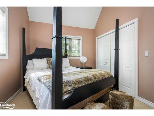 209733 Highway 26, The Blue Mountains, ON - Indoor Photo Showing Bedroom