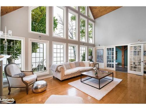 209733 Highway 26, The Blue Mountains, ON - Indoor Photo Showing Living Room