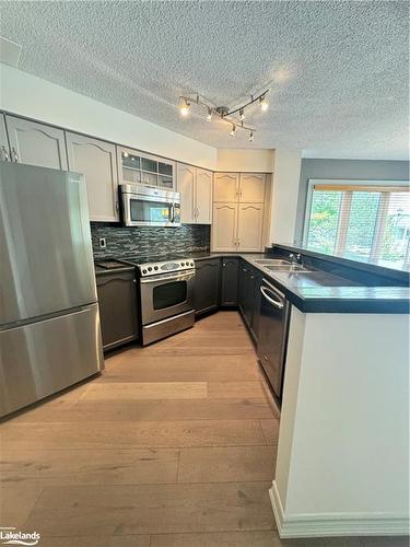 153-30 Ramblings Way, Collingwood, ON - Indoor Photo Showing Kitchen