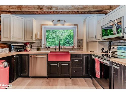 2351 Brunel Road, Huntsville, ON - Indoor Photo Showing Kitchen