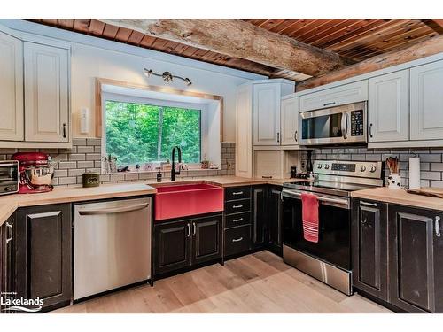 2351 Brunel Road, Huntsville, ON - Indoor Photo Showing Kitchen