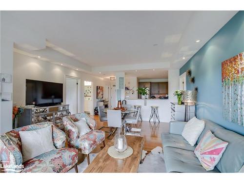 303-130 Steamship Bay Road, Gravenhurst, ON - Indoor Photo Showing Living Room