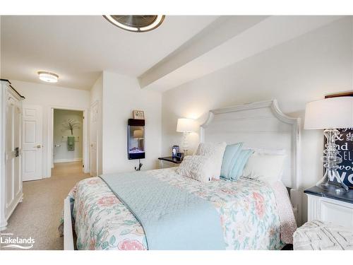 303-130 Steamship Bay Road, Gravenhurst, ON - Indoor Photo Showing Bedroom
