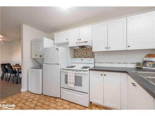 36 West Elliott Street, Huntsville, ON - Indoor Photo Showing Kitchen