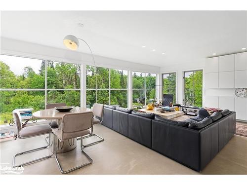 3471 Ravenscliffe Road, Huntsville, ON - Indoor Photo Showing Living Room