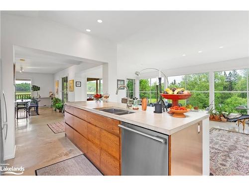 3471 Ravenscliffe Road, Huntsville, ON - Indoor Photo Showing Kitchen With Double Sink