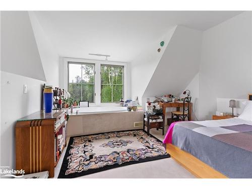 3471 Ravenscliffe Road, Huntsville, ON - Indoor Photo Showing Bedroom