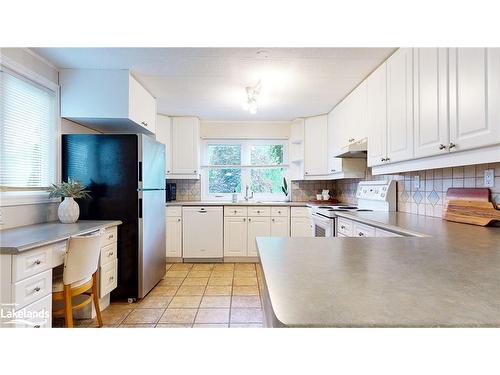 542 Maple Street, Collingwood, ON - Indoor Photo Showing Kitchen With Double Sink