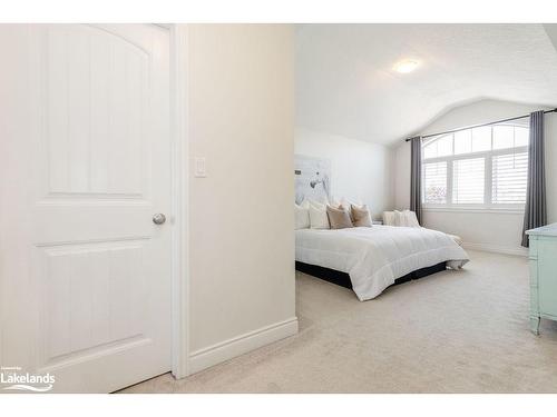 67 Brooke Avenue, Collingwood, ON - Indoor Photo Showing Bedroom