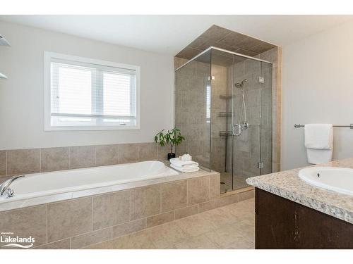 67 Brooke Avenue, Collingwood, ON - Indoor Photo Showing Bathroom