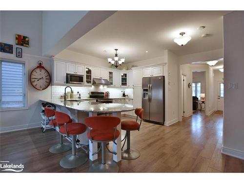 18 Cooper Street, Collingwood, ON - Indoor Photo Showing Kitchen