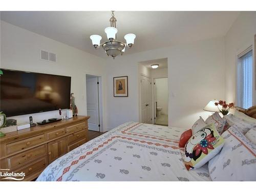 18 Cooper Street, Collingwood, ON - Indoor Photo Showing Bedroom