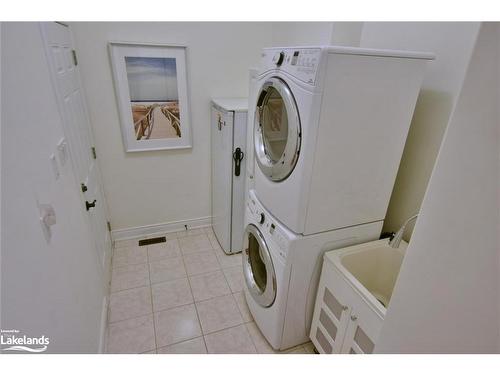 18 Cooper Street, Collingwood, ON - Indoor Photo Showing Laundry Room