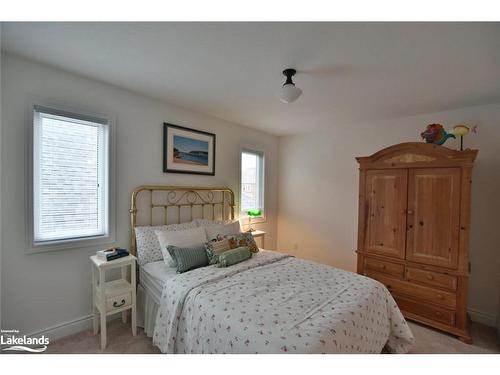 18 Cooper Street, Collingwood, ON - Indoor Photo Showing Bedroom