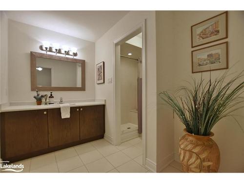 18 Cooper Street, Collingwood, ON - Indoor Photo Showing Bathroom