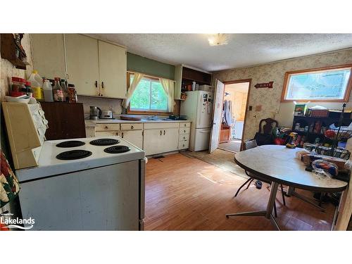2471 Highway 60, Huntsville, ON - Indoor Photo Showing Kitchen