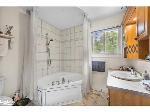 347 Fourth Street, Midland, ON - Indoor Photo Showing Bathroom