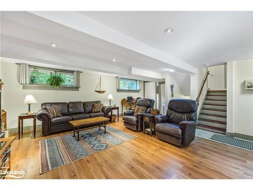 347 Fourth Street, Midland, ON - Indoor Photo Showing Living Room