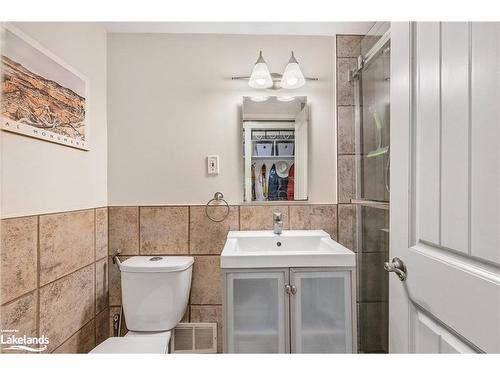 347 Fourth Street, Midland, ON - Indoor Photo Showing Bathroom