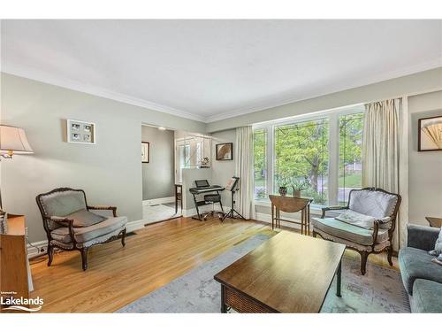 347 Fourth Street, Midland, ON - Indoor Photo Showing Living Room