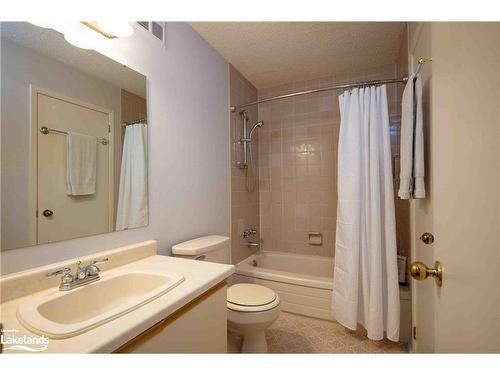 9-142 Ecclestone Drive, Bracebridge, ON - Indoor Photo Showing Bathroom