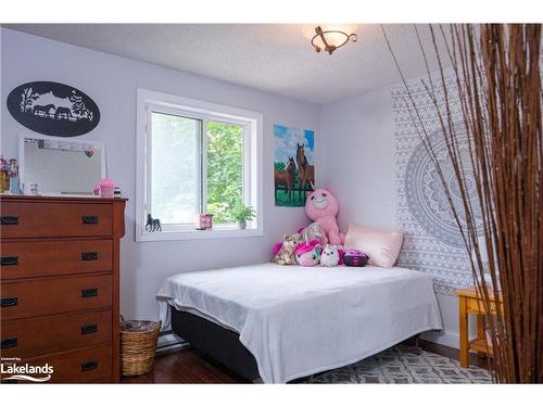 9-142 Ecclestone Drive, Bracebridge, ON - Indoor Photo Showing Bedroom