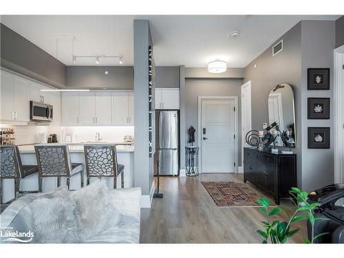 318-1 Hume Street, Collingwood, ON - Indoor Photo Showing Kitchen