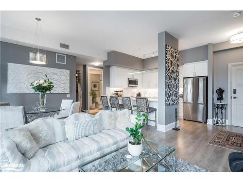 318-1 Hume Street, Collingwood, ON - Indoor Photo Showing Living Room