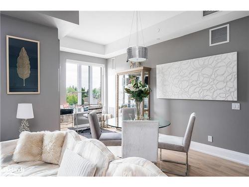 318-1 Hume Street, Collingwood, ON - Indoor Photo Showing Living Room