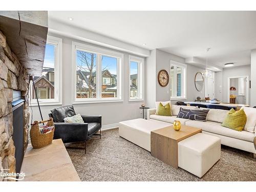 1 Kennedy Avenue, Collingwood, ON - Indoor Photo Showing Living Room