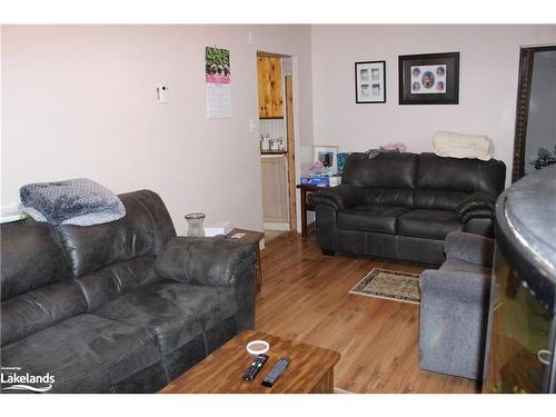 24 Downer Street, Collingwood, ON - Indoor Photo Showing Living Room