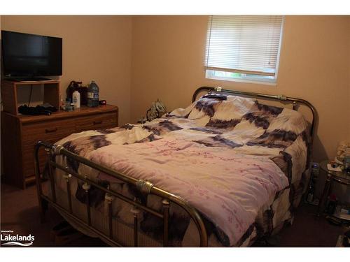 24 Downer Street, Collingwood, ON - Indoor Photo Showing Bedroom