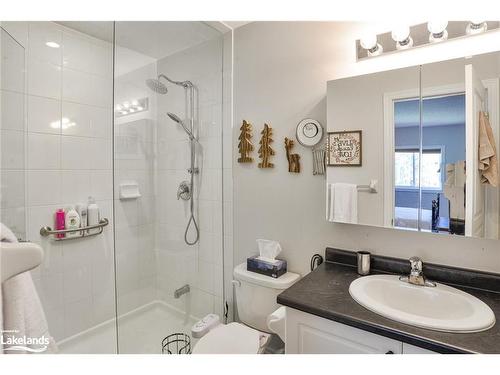 320 Pine Street, Gravenhurst, ON - Indoor Photo Showing Bathroom