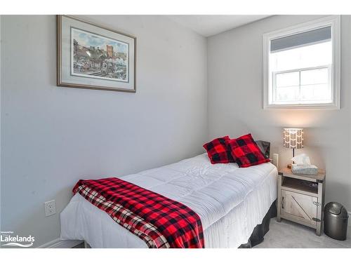 320 Pine Street, Gravenhurst, ON - Indoor Photo Showing Bedroom