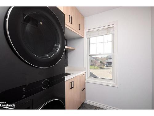 19 River Run, Collingwood, ON - Indoor Photo Showing Laundry Room