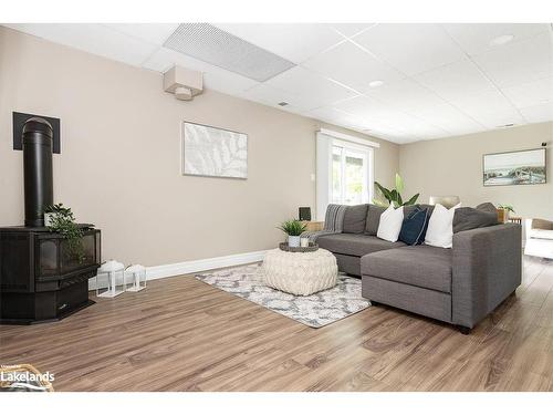 207 West Fox Lake Road, Huntsville, ON - Indoor Photo Showing Living Room