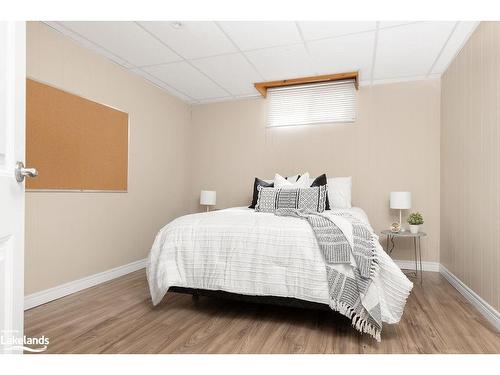 207 West Fox Lake Road, Huntsville, ON - Indoor Photo Showing Bedroom