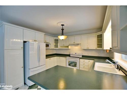 46 Fairway Crescent, Wasaga Beach, ON - Indoor Photo Showing Kitchen With Double Sink