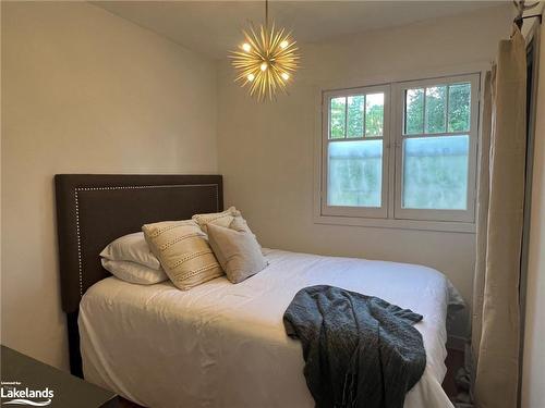 21 72Nd Street N, Wasaga Beach, ON - Indoor Photo Showing Bedroom