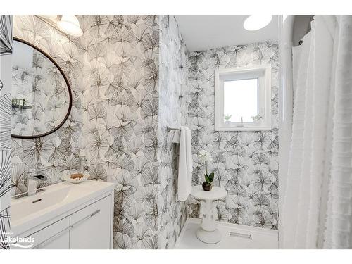 82 Pine Ridge Gate, Gravenhurst, ON - Indoor Photo Showing Bathroom