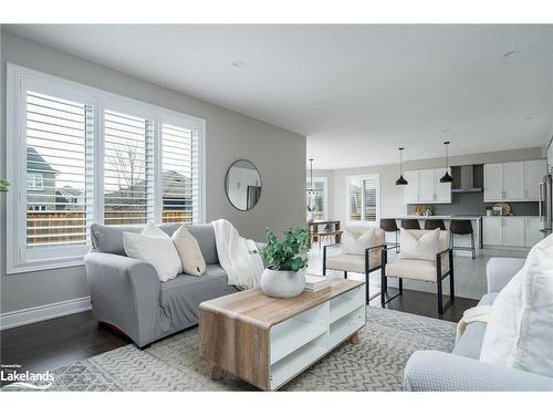 56 Lockerbie Crescent, Collingwood, ON - Indoor Photo Showing Living Room