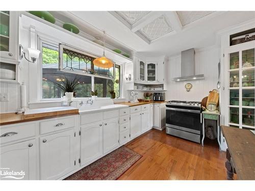 1714 Golf Link Road, Tiny, ON - Indoor Photo Showing Kitchen