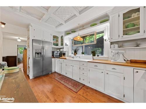 1714 Golf Link Road, Tiny, ON - Indoor Photo Showing Kitchen