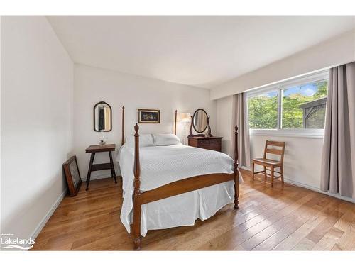 1714 Golf Link Road, Tiny, ON - Indoor Photo Showing Bedroom