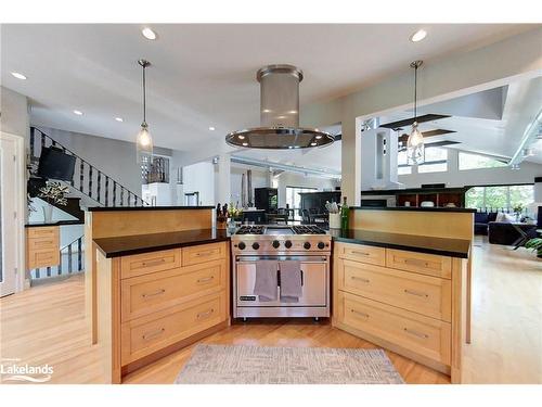 21 Trails End, Collingwood, ON - Indoor Photo Showing Kitchen